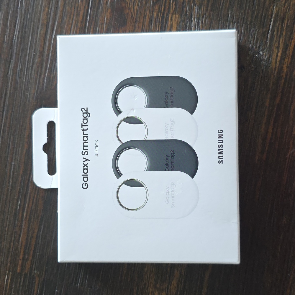 Samsung Galaxy SmartTag2 Tracker Set in Black and White
